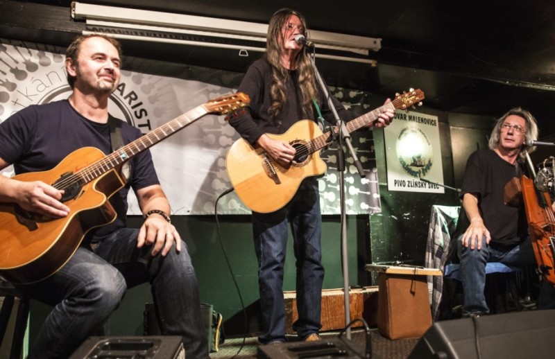 Trio Ivana Hlase oslovilo zase svou spontánní hravostí a legendárními hity.